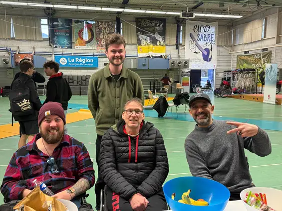 Comme chaque année, j’ai eu le plaisir d’assister au tournoi handivalide d’escrime au gymnase de la Revirée, aux côtés des tireurs handis et valides. Un très beau moment de sport et de convivialité, avec Laurent Vadon, escrimeur multi-médaillé, et Ludovic Lemoine, Clermontois médaillé d’argent aux Jeux paralympiques de Paris 2024.