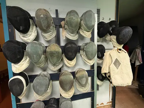 Comme chaque année, j’ai eu le plaisir d’assister au tournoi handivalide d’escrime au gymnase de la Revirée, aux côtés des tireurs handis et valides. Un très beau moment de sport et de convivialité, avec Laurent Vadon, escrimeur multi-médaillé, et Ludovic Lemoine, Clermontois médaillé d’argent aux Jeux paralympiques de Paris 2024.