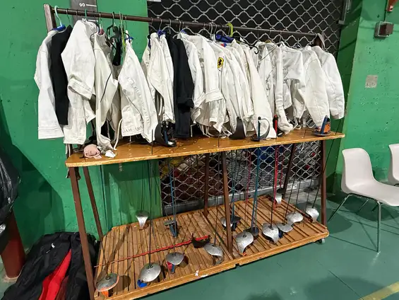 Comme chaque année, j’ai eu le plaisir d’assister au tournoi handivalide d’escrime au gymnase de la Revirée, aux côtés des tireurs handis et valides. Un très beau moment de sport et de convivialité, avec Laurent Vadon, escrimeur multi-médaillé, et Ludovic Lemoine, Clermontois médaillé d’argent aux Jeux paralympiques de Paris 2024.