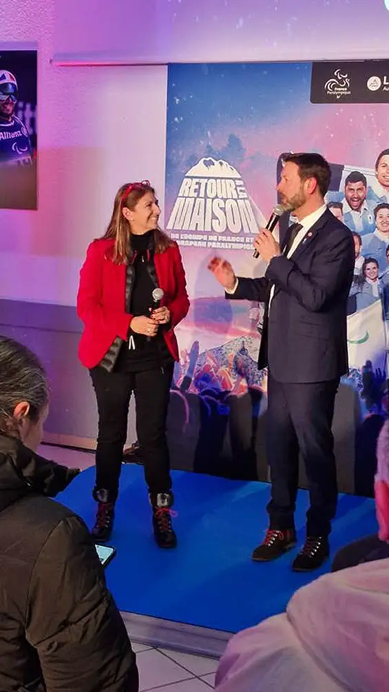 Le retour des athlètes de l’équipe de France paralympique à Chamrousse : un moment fort, porteur d’espoir