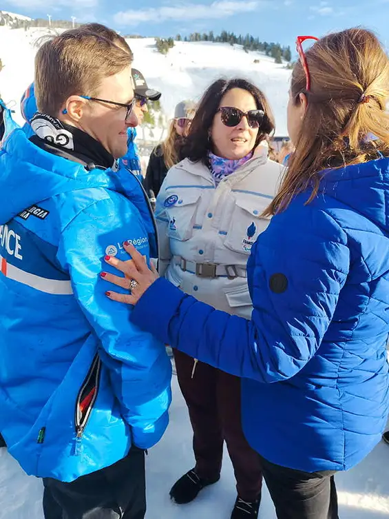 Le retour des athlètes de l’équipe de France paralympique à Chamrousse : un moment fort, porteur d’espoir