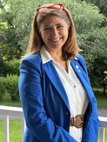 Sandrine Chaix: AU COEUR DE L’ENGAGEMENT. comment mieux décrire le parcours de Sandrine Chaix, sinon en utilisant ce vocable à volonté. Un parcours qui prend aujourd’hui un chemin supplémentaire, un engagement de plus ; Sandrine Chaix, à la tête de son collectif « Meylan au cœur, l’avenir en tête » se présentant aux prochaines élections municipales pour Meylan, en 2026. - Sébastien Mittelberger