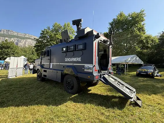 Servir, transmettre, protéger : forum 2025 des métiers de la gendarmerie au parc du Bruchet à Meylan