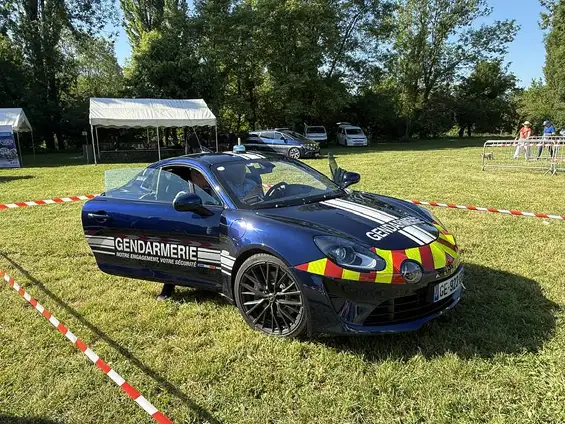 Servir, transmettre, protéger : forum 2025 des métiers de la gendarmerie au parc du Bruchet à Meylan