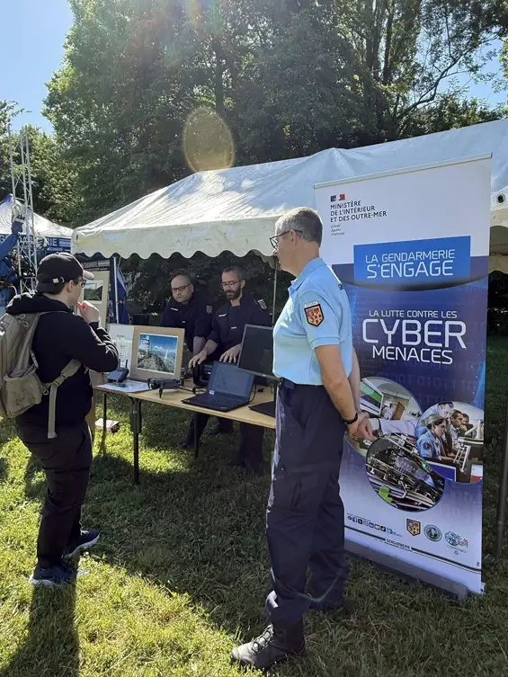 Servir, transmettre, protéger : forum 2025 des métiers de la gendarmerie au parc du Bruchet à Meylan
