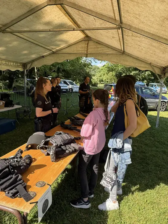 Servir, transmettre, protéger : forum 2025 des métiers de la gendarmerie au parc du Bruchet à Meylan