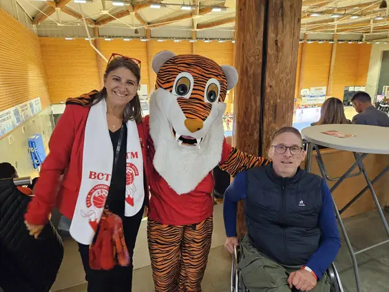 Les partenaires du BCTM Féminin étaient récemment à l’honneur lors d’une belle soirée au Golf d’Uriage. Pour l’occasion, les joueuses avaient troqué maillots, shorts et baskets contre robes de soirée, escarpins et bijoux. Une parenthèse élégante et conviviale, où l’esprit d’équipe s’est exprimé autrement — autour d’un sourire, d’un éclat de rire, d’une même passion.