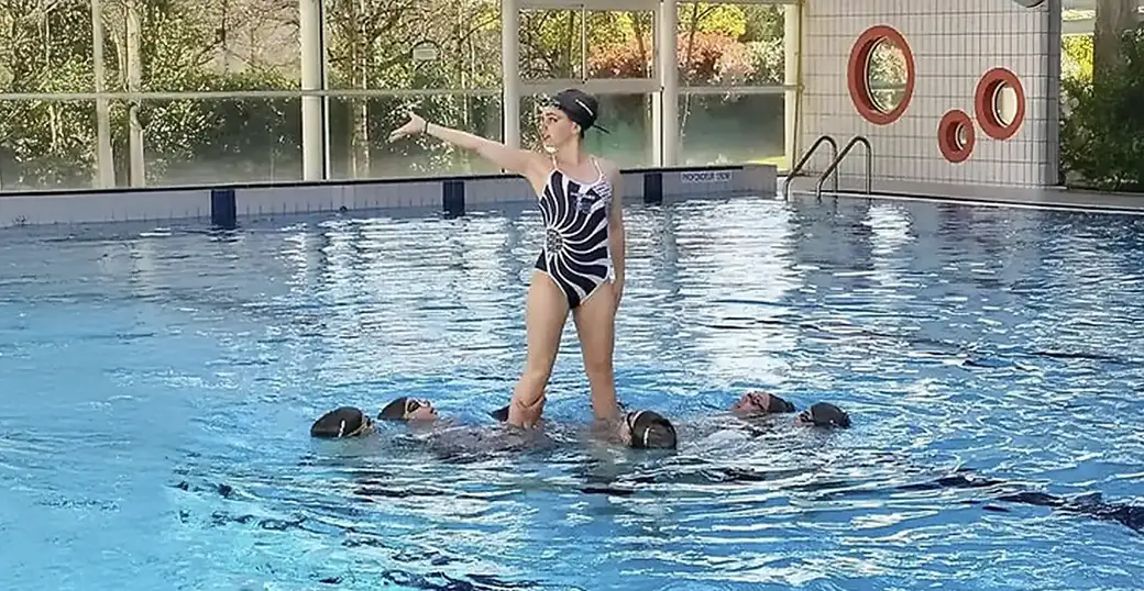 Ce samedi 6 juin 2023, la piscine des Buclos à Meylan a vibré au rythme d’un Aquashow exceptionnel, porté par le talent d’Undine Aquatic .