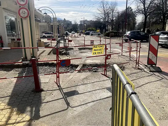 Chantier sur la rue des Aiguinards l’irresponsabilité de la Métropole et de la mairie