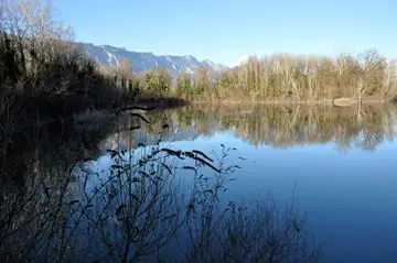 Une étudiante de 20 ans retrouvée en pleurs et les mains liées au bord du lac de la Taillat — Photo /archives/ Le DL.