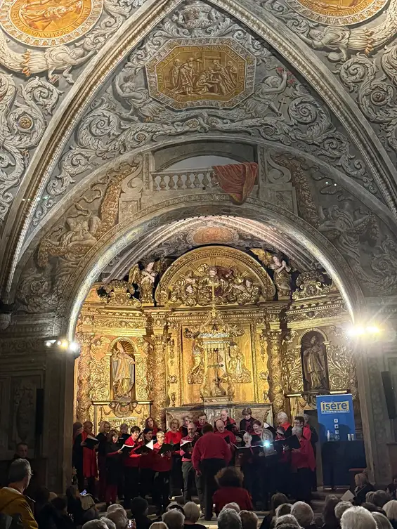 Une très belle soirée au Musée dauphinois. La chapelle du musée affichait plus que complet ce soir à l’occasion de l’inauguration de l’exposition « Une histoire juive – 2000 ans de liens entre Rhône et Alpes ».