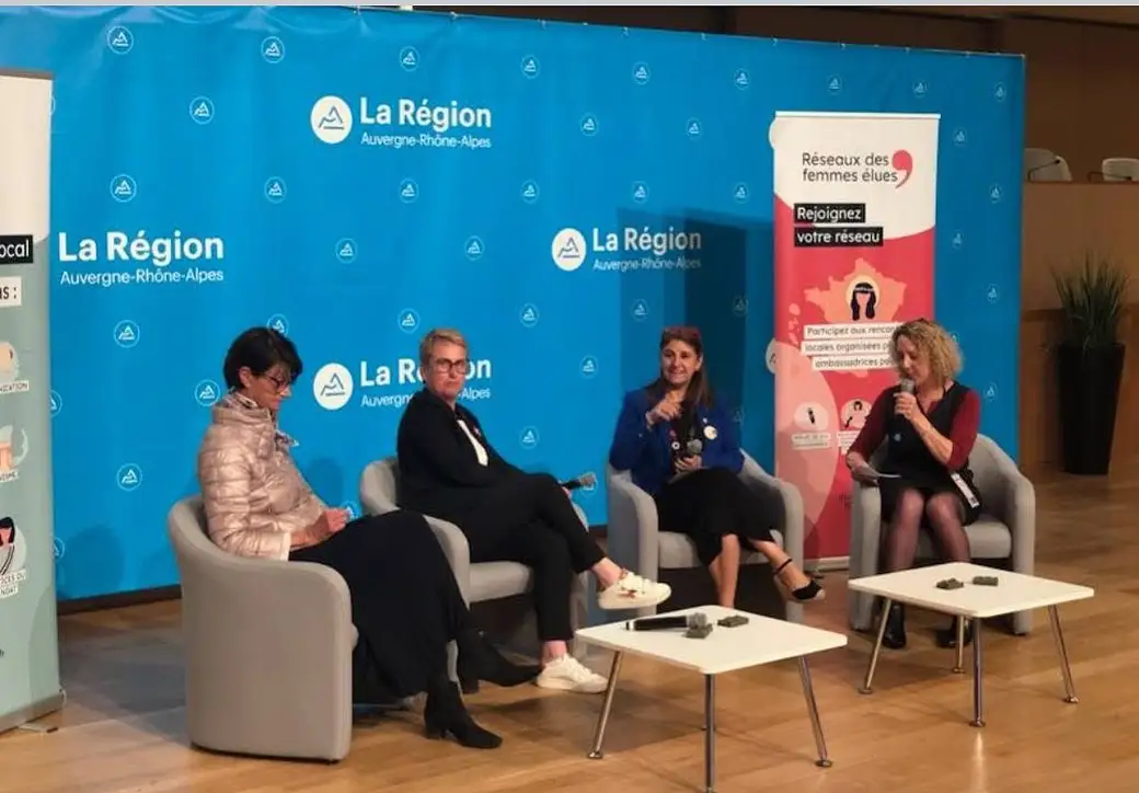 Élues et fières de l’être. Valoriser l’engagement féminin au service des territoires, la Journée des Femmes Élue. Claire Peigné, Myriam Keller, Sandrine Chaix